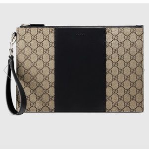 NWT GUCCI - GG SUPREME POUCH/WRISTLET